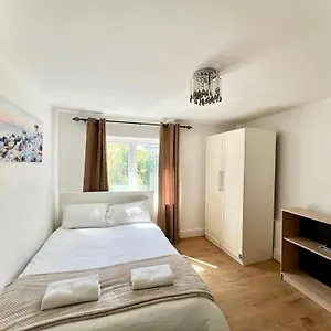 Holiday In The Heart Of Canary Wharf Homestay London